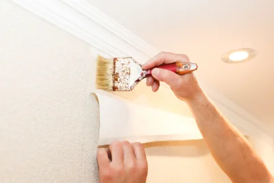 Pose de papier peint à Champvans — revêtements muraux et toiles de verre